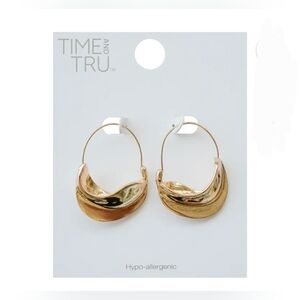 Time and Tru Women's Wire Sculptural Metal Earring In Gold BNIB